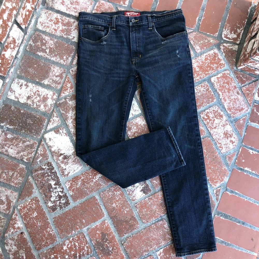 Distressed skinny jeans